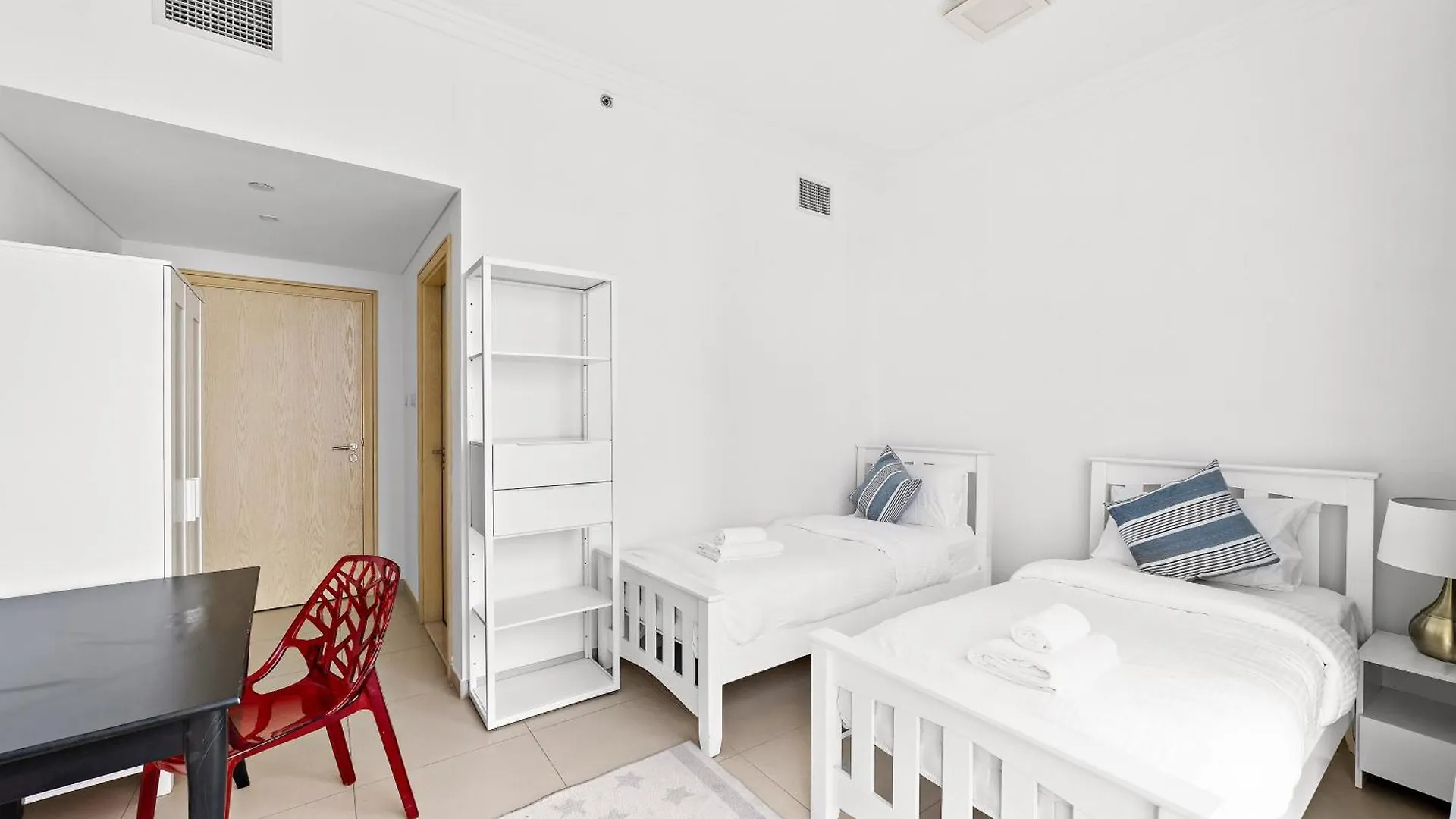 2 Bedroom With Direct Free Beach Access - Al Bateen Towers Dubai Apartment