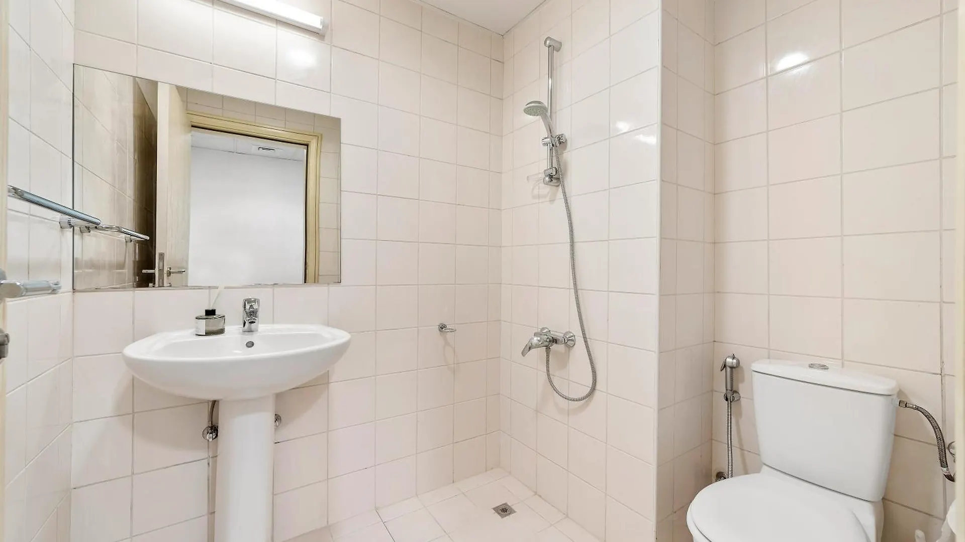 Apartment 2 Bedroom With Direct Free Beach Access - Al Bateen Towers Dubai