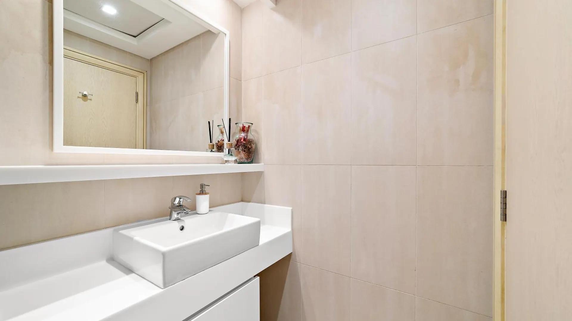 2 Bedroom With Direct Free Beach Access - Al Bateen Towers Dubai United Arab Emirates