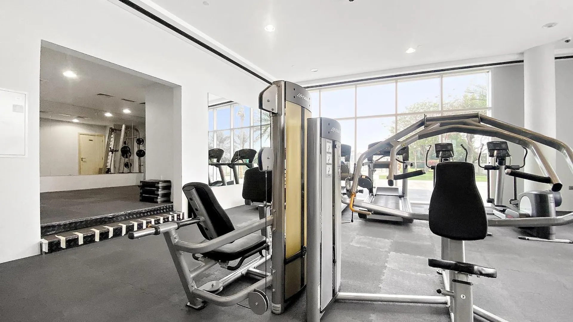 2 Bedroom With Direct Free Beach Access - Al Bateen Towers دبي شقة